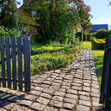 Les Jardins Bed & Breakfast 3*